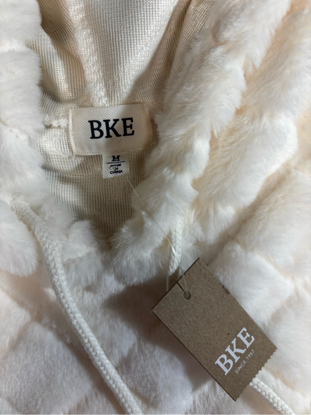 BKE Quilted off-white ultra soft faux fur drawstring Hooded size medium NWT - Picture 4 of 7